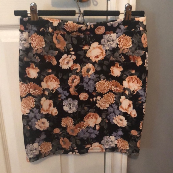 Flower pattern skirt black - Picture 1 of 3
